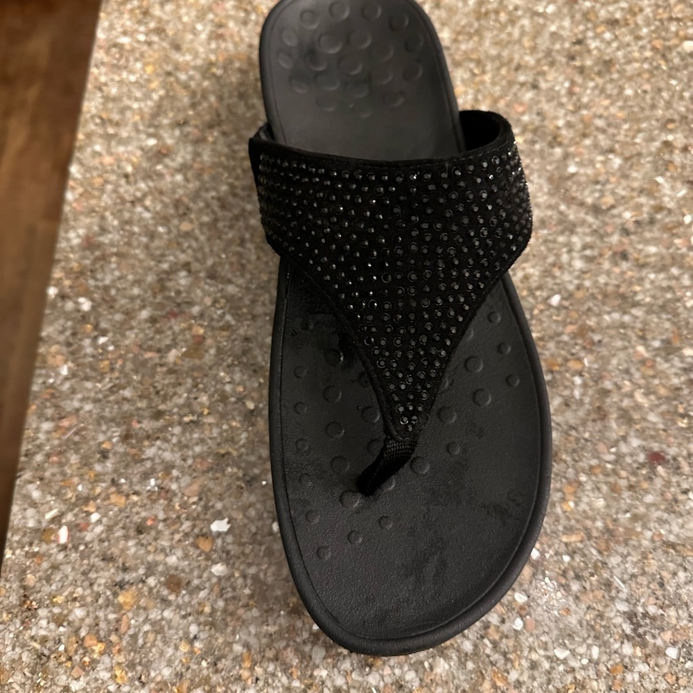 Vionic shoe - Picture 2 of 6
